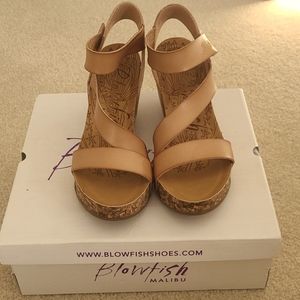 Blowfish Velcro Strap Hapuku Wedge Nude Size 7.5